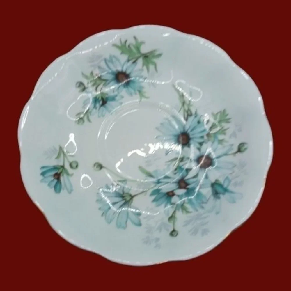 Royal Albert teacup and saucer wt blue daisies gold trim - Picture 6 of 9